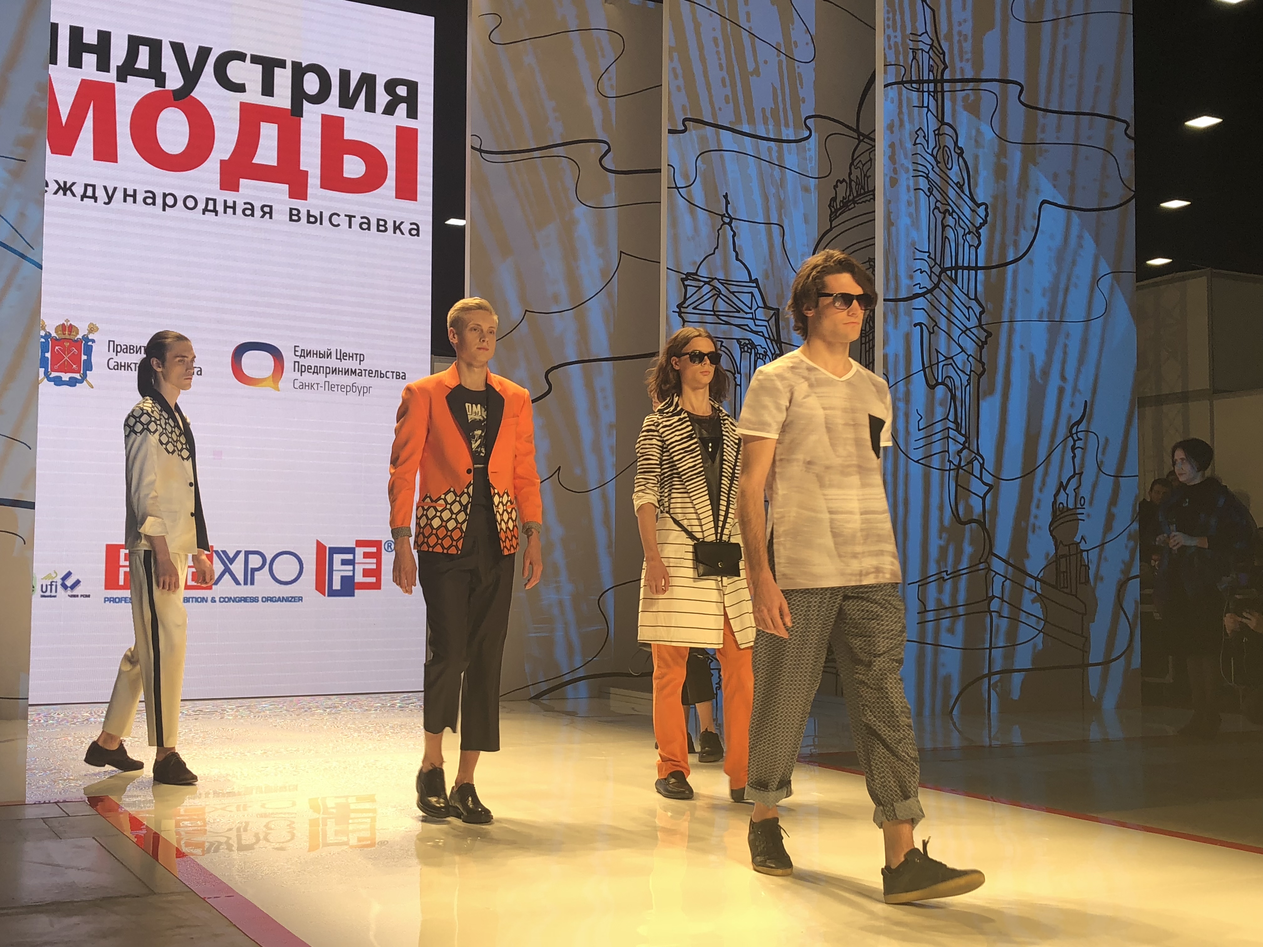 Выставка индустрия моды спб. Индустрия моды ЭКСПОФОРУМ. Выставка мода СПБ. С таким лозунгом выступила молодежь на экспа форуме в Москве.